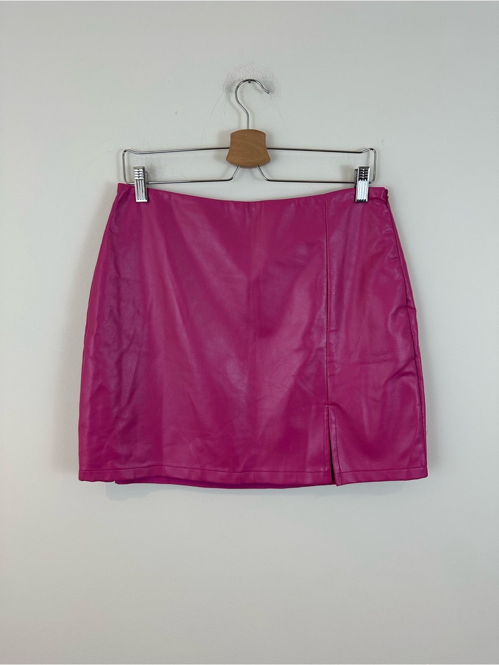 Le Lis Hot Pink Faux Leather Mini Skirt Size Large Women's NWT